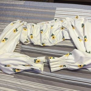 Im selling this cute top I wore it twice it’s from shasa